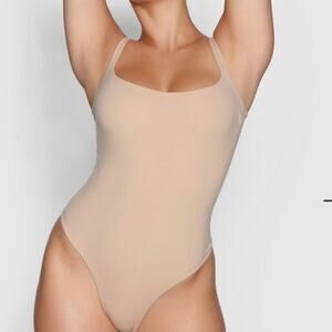Skims fits everybody SQUARE NECK BODYSUIT